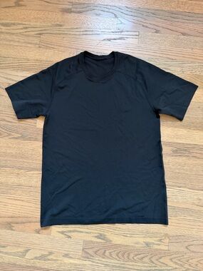 Lululemon Men's solid Black Crewneck Short-Sleeve Shirt size L